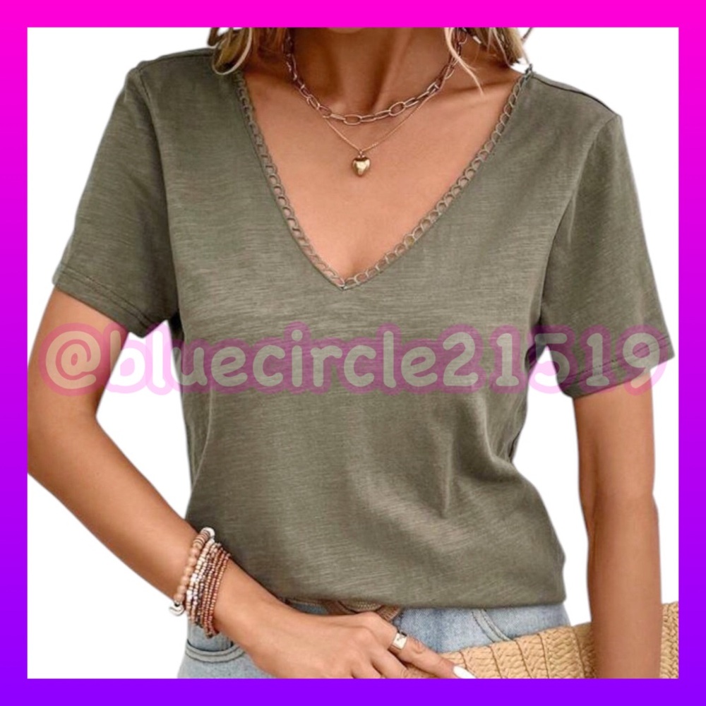 ⬇️ Lune Solid Button Back Short Sleeve Tee Army Green
•Size Medium
